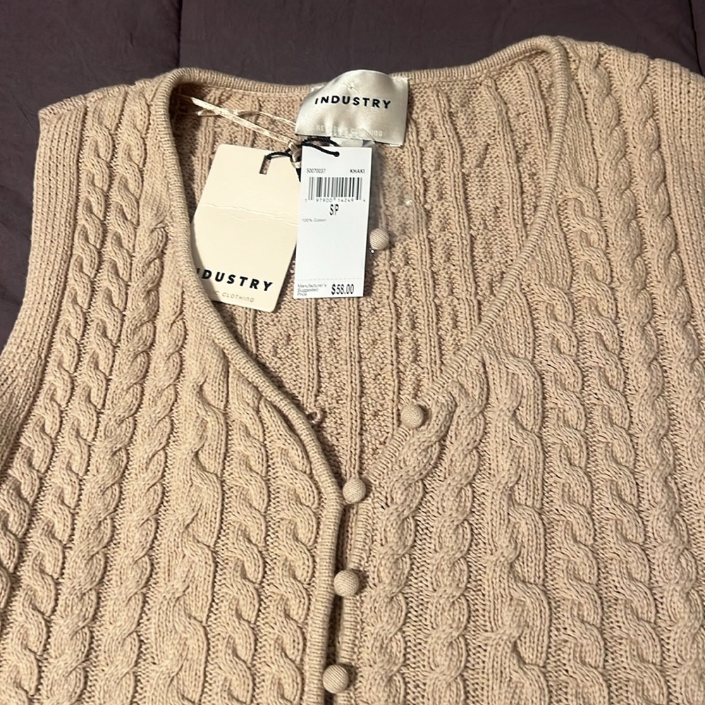 NWT Knit sleeveless top - Picture 3 of 5